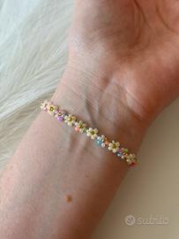 Nuovo bracciale di perline con fiori