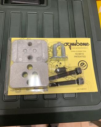 Moto montaggio catene