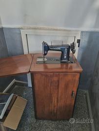 Macchina da cucito con mobile