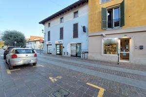 NEGOZIO A CASTREZZATO