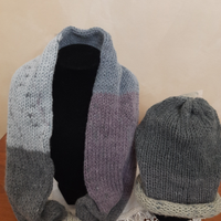 Scaldacollo sciarpa con cappello lavorato a mano
