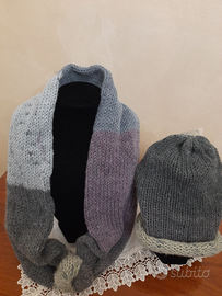 Scaldacollo sciarpa con cappello lavorato a mano