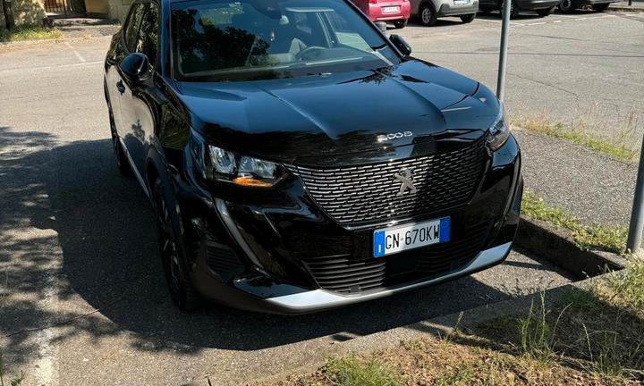 Peugeot 2008 BlueHDi 130 S&S EAT8 Allure Pack