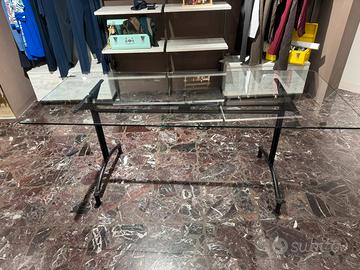 Tavolo con piano in vetron