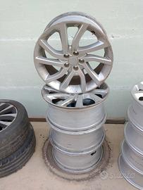 Cerchi 18" Land Rover in lega.