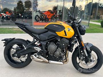 TRIUMPH Trident 660 Yellow