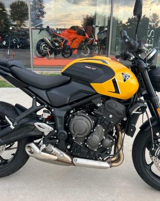 TRIUMPH Trident 660 Yellow