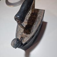 Ferro da Stiro Antico a Carbone Siciliano Vintage