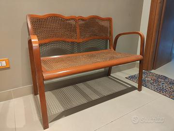 Divanetto in acero, seduta in paglia di  Vienna