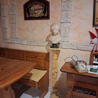 colonna e statua indiane 