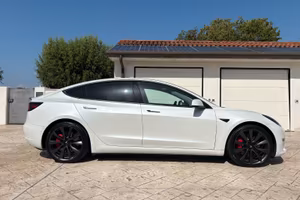 TESLA MODEL 3 PERFORMANCE 530km WLTP gancio traino