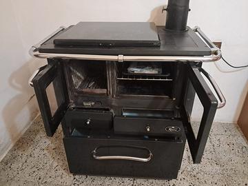 Cucina economica a legna con tubi