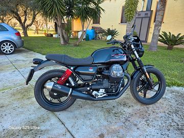 Moto Guzzi V Stone 853 special edition