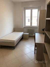 Stanza singola in zona ben collegata