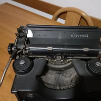 Macchina per scrivere Olivetti M40
