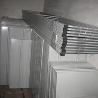 Scaffali industriali di media portata da 290 cm.