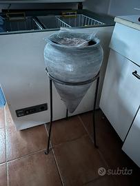 Vaso con supporto in ferro battuto