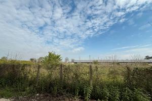 Terreno categoria "D1" con Permesso a Costruire