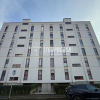 QUADRILOCALE CON BOX AUTO