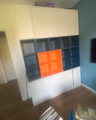Libreria IKEA con cassettoni
