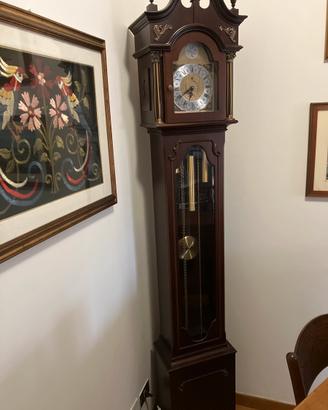 Orologio a pendolo da terra