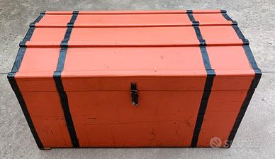 Baule grande vintage in legno e ferro