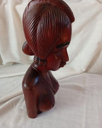 Busto donna lignea