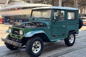 TOYOTA Land Cruiser BJ40