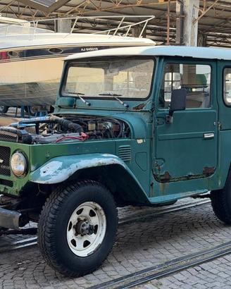 TOYOTA Land Cruiser BJ40
