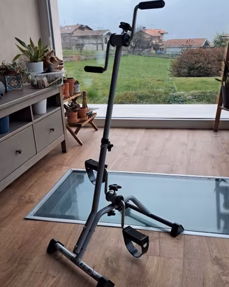 Pedaliera con manubrio