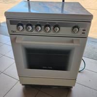 Fornello 4 fuochi a gas con forno