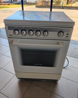 Fornello 4 fuochi a gas con forno