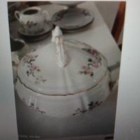 zuppiera in porcellana bianca con rifiniture oro