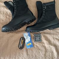 Stivali anfibi Vibram