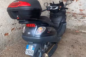 Piaggio x 9 500