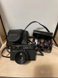 Macchina fotografica analogica yashica e accessori