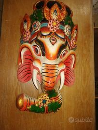 grande maschera di Ganesh in legno dipinto