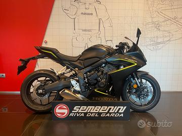 Honda CBR 650 R Mat Black 2026