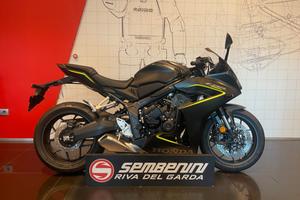 Honda CBR 650 R Mat Black 2026