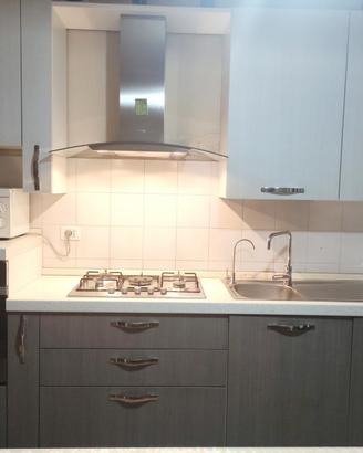 cucina completa con elettrodomestici funzionanti