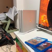 PS4 pro 1 TB + 2 joypad bianca