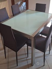 tavolo da interno e sei sedie 