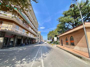 NEGOZIO DI 120 mq circa - LOCATO a Euro 1.200,00