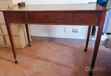 Scrivania d'antiquariato 