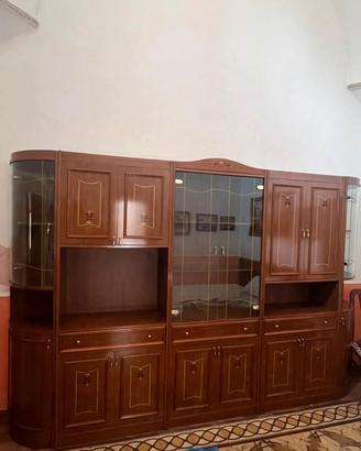 Mobile antico in legno