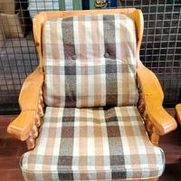 Divanetto + 2 Poltrone Con Tavolino Basso in Abete