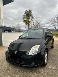Suzuki Swift 4x4.   km 53.000