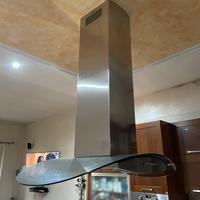 Cappa sospesa per isola