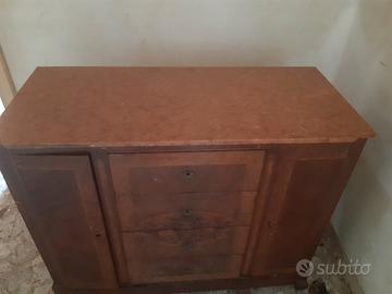 Elegante comò cassettone d’epoca in legno con pian