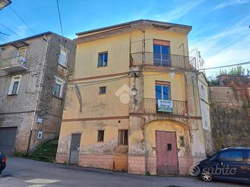 CASA SEMINDIPENDENTE A MERCATO SAN SEVERINO